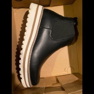 Women’s Chelsea Ankle Boots (Size 5 - fits like a 6)